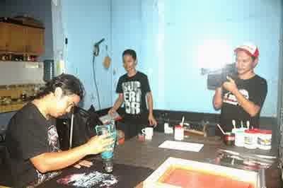 belajar sablon kaos