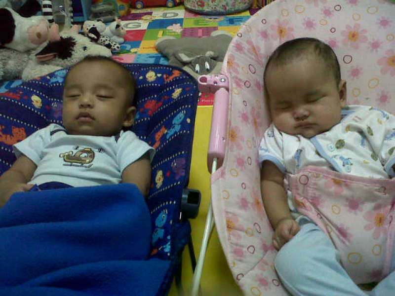 Sleeping time - Baby Class#|#|#Menikmati tidur di bouncer ;)<br />
Aidan (6 months), Lintang (3 months)|||0.1