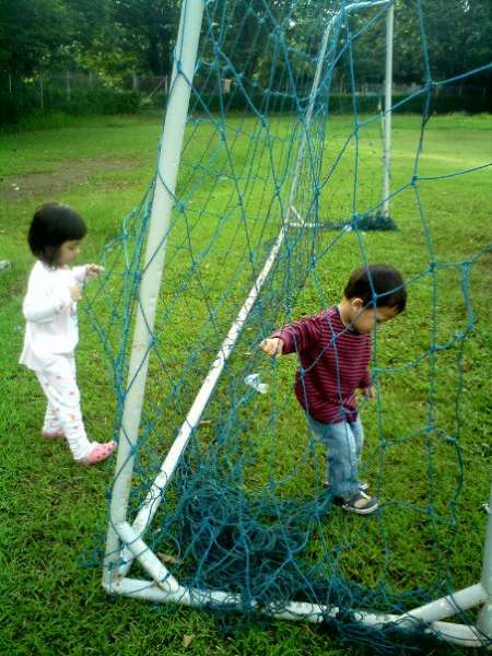 Playing Outside#|#|#Toddler Class<br />
Outdoor activity at playard<br />
Shanum (3th 3bln) Ghazy (2th 9bln)|||0.3