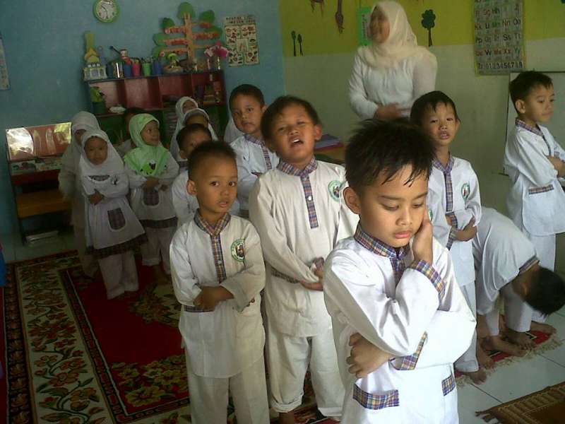 Praktik Ibadah Shalat Berjamaah#|#|#Kegiatan Praktik Ibadah Shalat Berjamah siwa TK di Sentra Imtaq.|||0