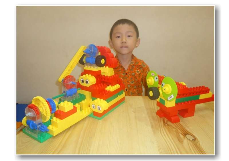 FUN WITH MACHINE (7-8yrs)#|#|#Sebuah level dimana anak-anak mempelajari<br />
pronsip mekanika sederhana dengan menggunakan<br />
bantuan buku panduan. |||0.14285714285714