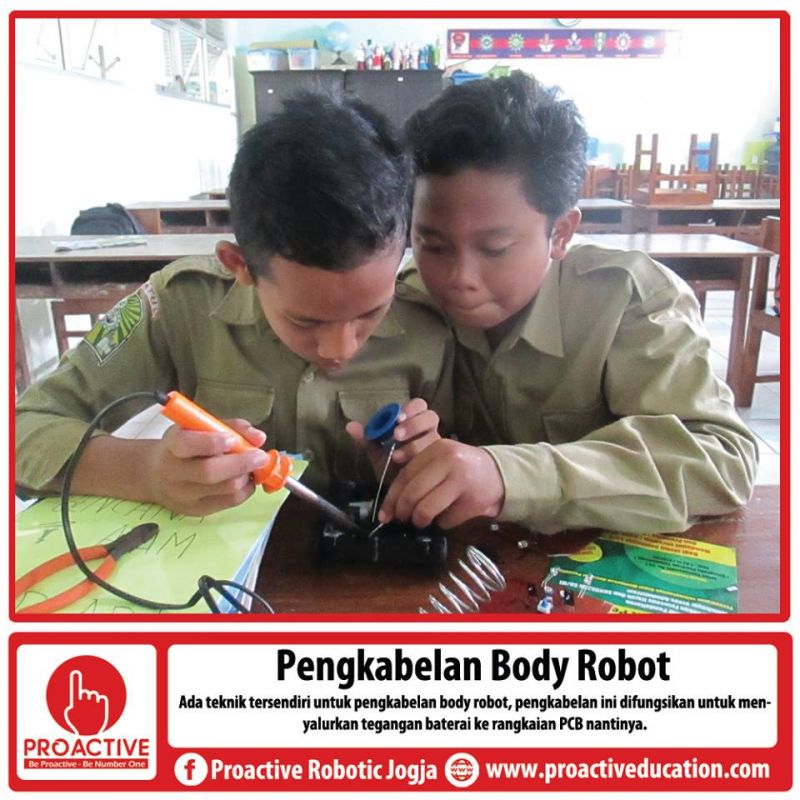 Kegiatan Ekstrakurikuler Robot#|#|#Kami bekerjasama dengan pihak sekolah menyelenggarakan kegiatan ekstrakurikuler robotik. Lihat, siswa sudah belajar menyolder tuh...|||0.33333333333333